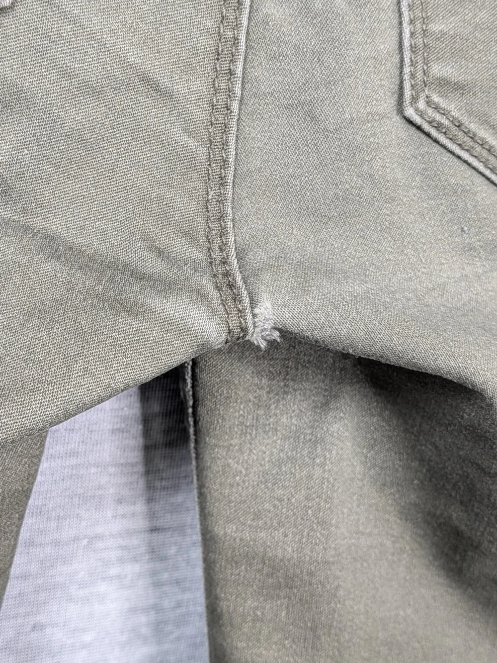 Design Lab Skinny Pants- with flaw - Picture 9 of 11